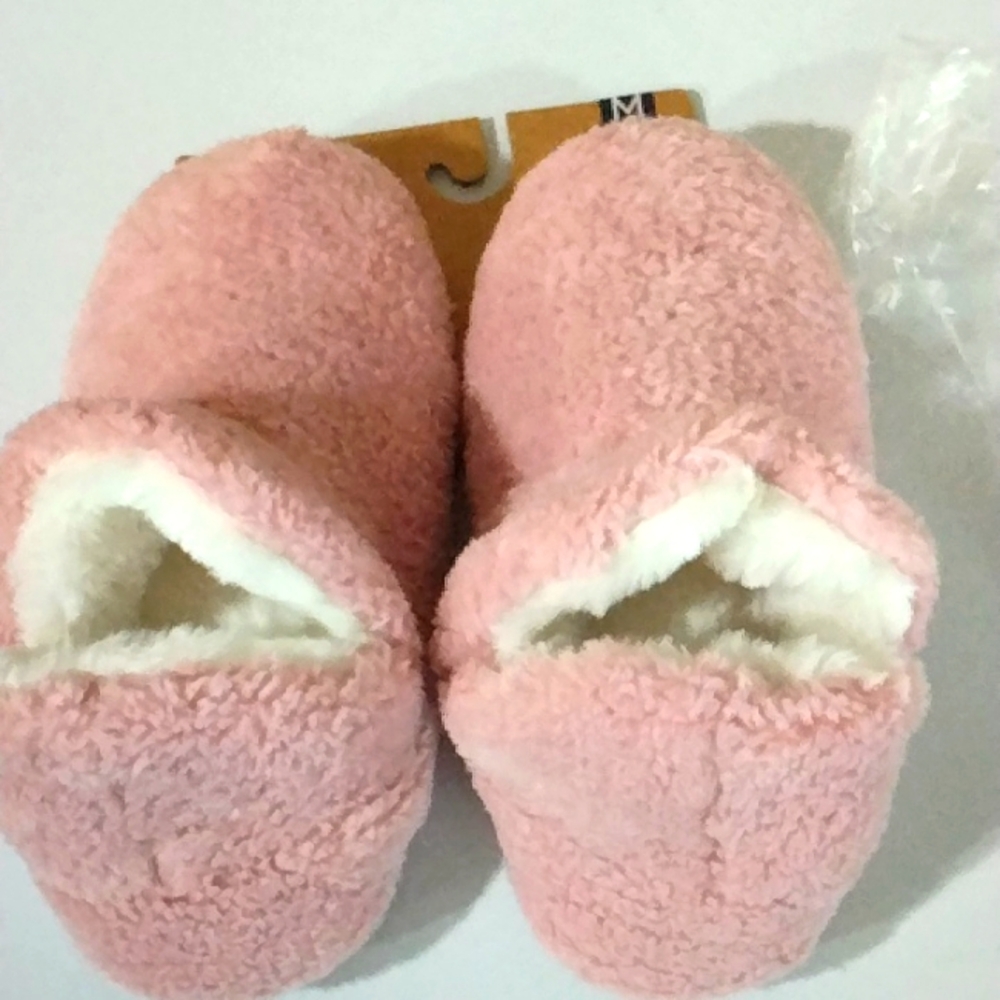 New With Tags Pink Color Memory Foam Slippers - Picture 3 of 16